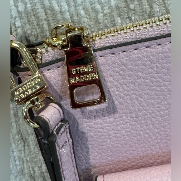 💗👛{Steve Madden} Beautiful Pink Logo Large Wristlet | Clutch Wallet! - Picture 5 of 13